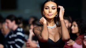 Mădălina Ghenea, apariție incendiară pe străzile din New York! A defilat în lenjerie intimă și a întors privirile tuturor