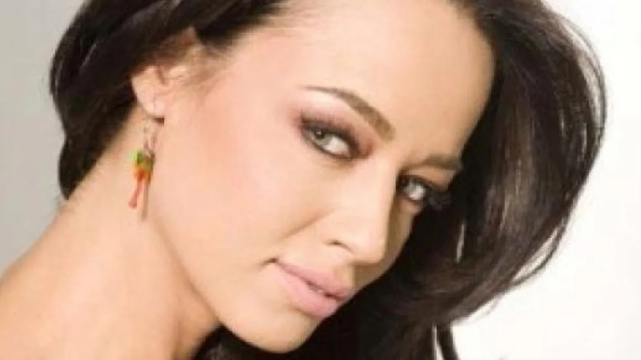 Andreea Raicu nu se simte implinită în dragoste? Oamenii trag de relatii desi stiu ca nu mai merg