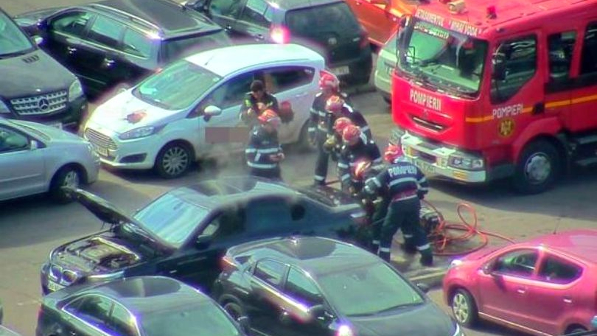 Lângă Guvern, la un pas de catastrofă! O mașină cu muniție a luat foc!