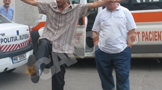 Un taximetrist beat a avariat doua masini, apoi s-a spanzurat