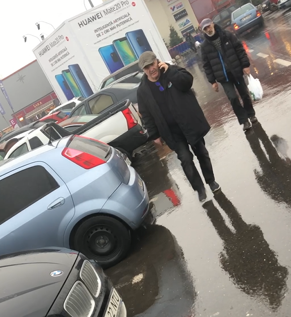 A venit însoțit de un ”aghiotant”