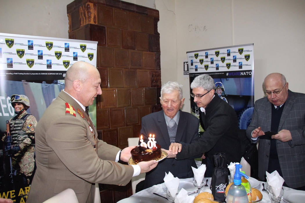 Veteranul a primit și un tort