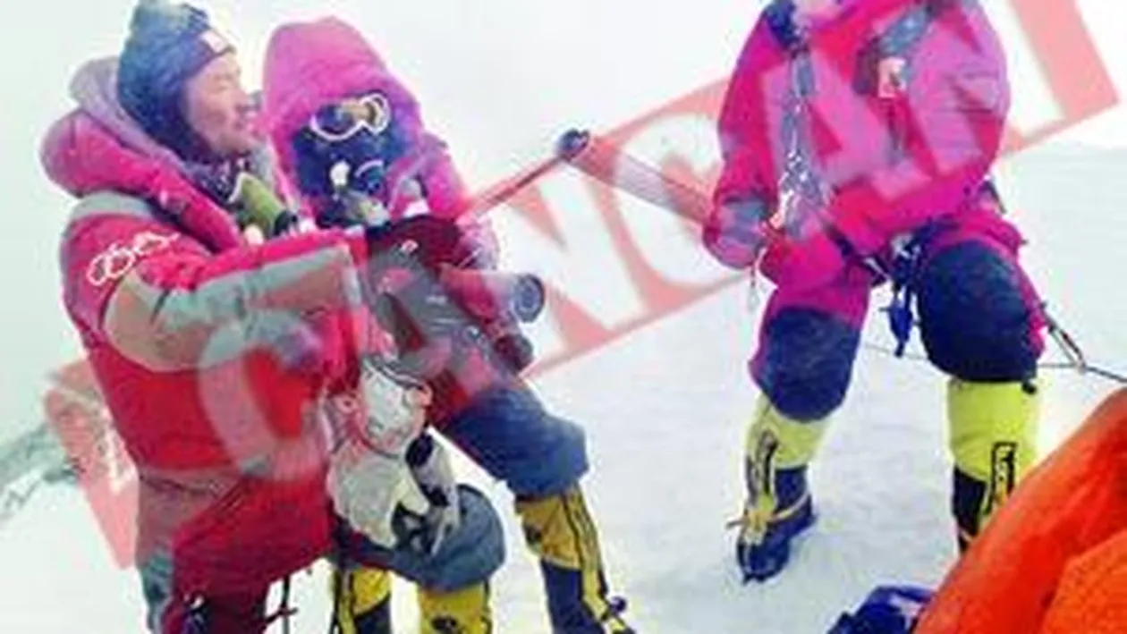 Torta olimpica a ajuns pe Everest