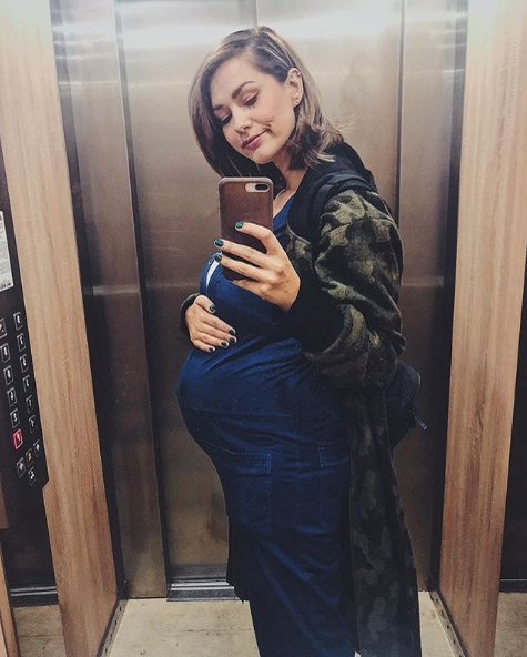 Feli a postat prima poză cu fiica ei, Nora Luna. Mesajul transmis de pe patul de spital
