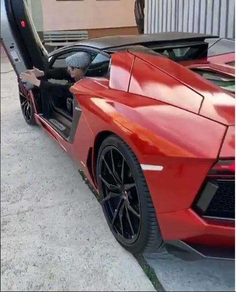 Loredana Groza, dans lasciv în Lamborghini-ul lui Adi Minune. Manelistul i-a dat bolidul pentru o tură prin București | FOTO & VIDEO
