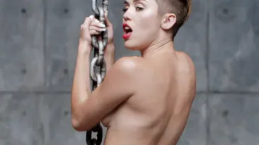Miley Cyrus a venit in sanii goi la o petrecere! Aparitia care i-a lasat pe toti cu gura cascata