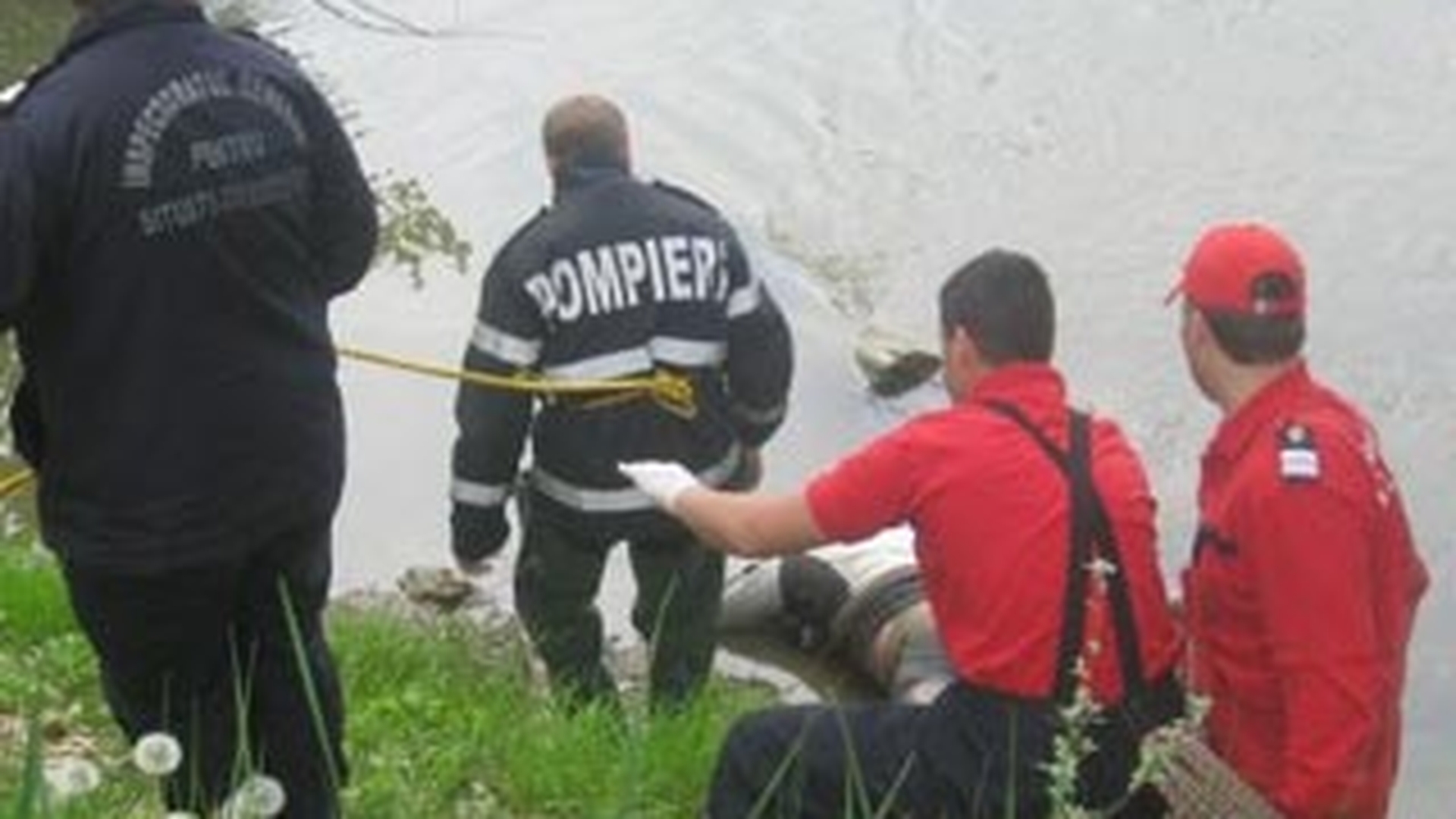 Un tanar de 17 ani a murit dupa ce s-a inecat in apele unui lac din Giurgiu
