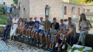 Povestea familiei cu 15 copii care trăiește dintr-un singur salariu. Ce mănâncă cei 17 oameni în fiecare zi