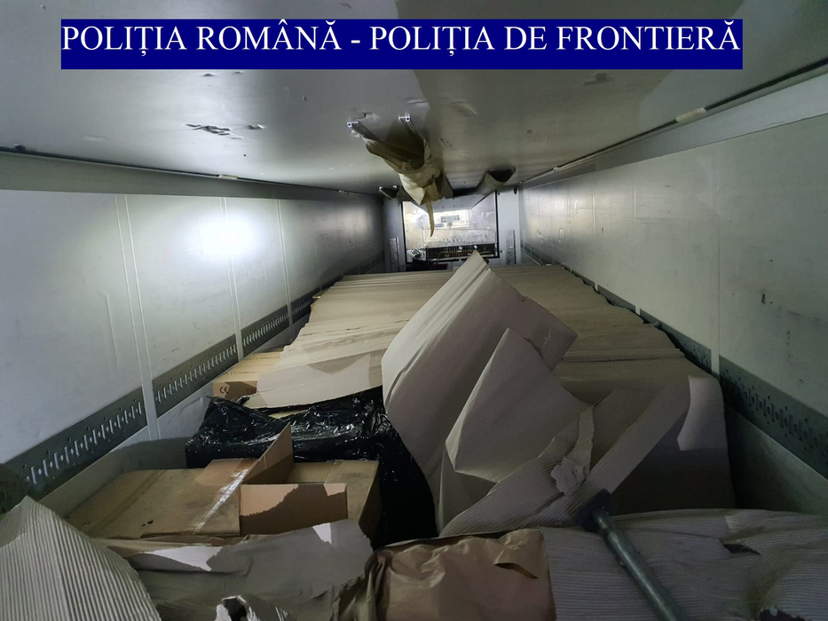 Scuza incredibilă pe care le-a spus-o un șofer polițiștilor atunci când a fost prins cu 15 tone de articole pirotehnice