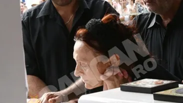 SOC! Mama Madalinei Manole a lesinat cand a vazut pozele cu 'blonda lui Puiu' in masina fiicei sale!