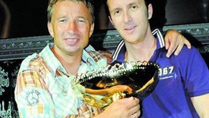 Vine Levy pana poate Petrescu