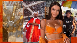 O româncă & brigada au rupt St. Tropez în două! Petrecere faraonică de 35.000 €, udată cu șampanie Cristal și Armand de Brignac! S-au deghizat în trupe S.W.A.T. și fețe bisericești