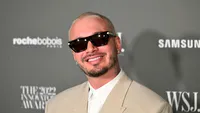 J. Balvin nu mai arată cum îl știau româncele! Transformarea lui e uriașă, seamănă cu o vedetă din România