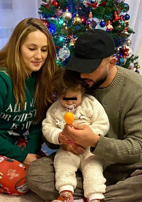 Fosta ispită de la Insula Iubirii și iubita sa au împreună o fetiță / (Sursa: Facebook)