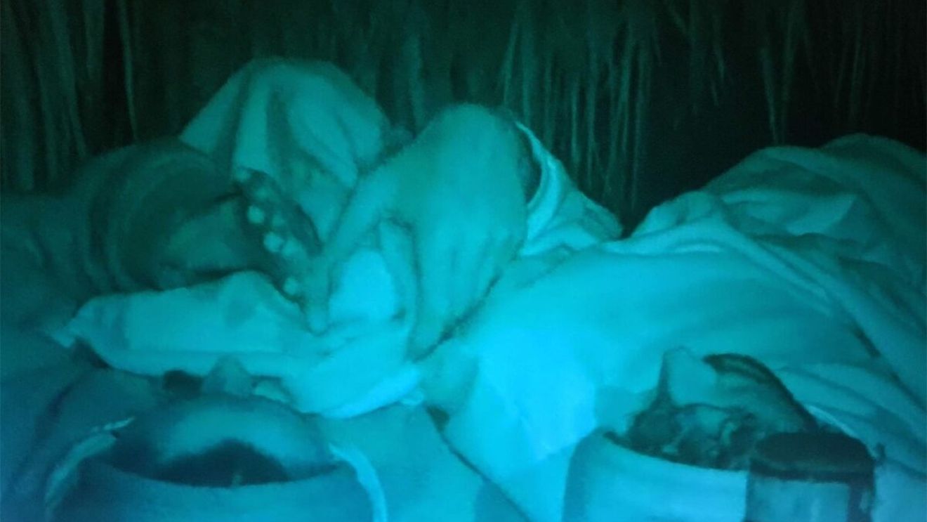 Acuzații de infidelitate la Survivor: "Sărută bine!". Cine e "războinicul" care ar fi călcat pe bec cu o "faimoasă"