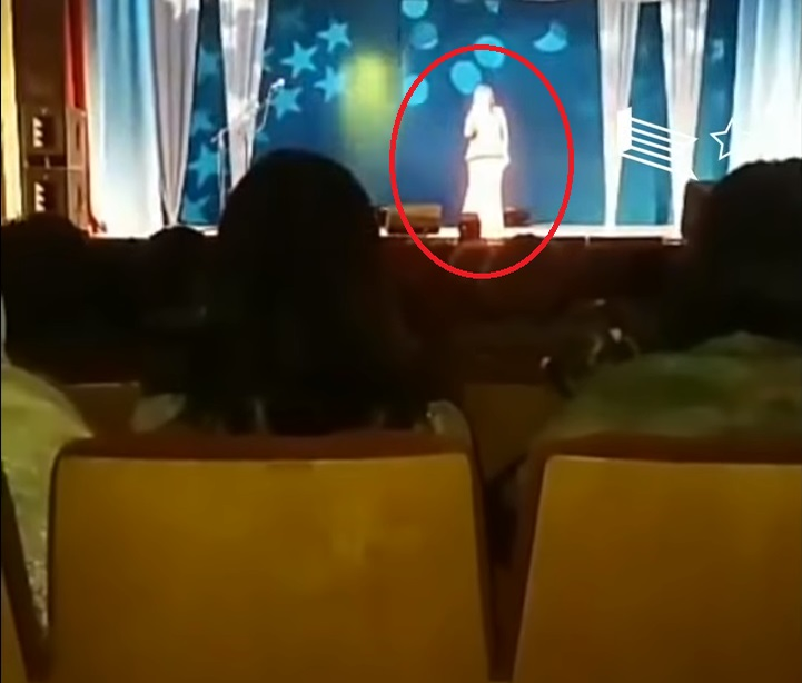 Scene înfiorătoare! O cântăreață celebră a murit în timp ce cânta. Ultimele clipe de viață au fost filmate