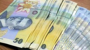 Sacoșă plină cu bani a fost găsită de un cetățean, la Buzău. Ce sumă se afla înăuntru și care a fost gestul bărbatului