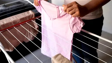 Cel mai bun loc din casă pentru uscarea hainelor. Cum scapi de mirosul neplăcut din haine