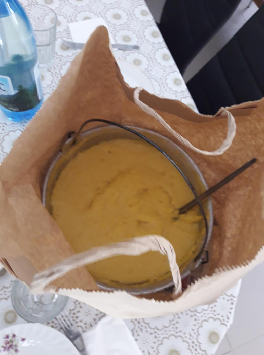 Tuciul de mămăligă, abandonat în primărie