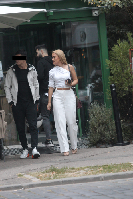 Iuliana Pepene la ieșirea din localul în care a luat prânzul