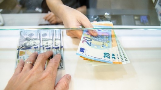 Curs valutar 1 iulie 2019. Vești proaste pentru românii cu credite în euro