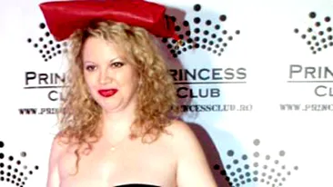 Oana Lis o ia pe urma Monicai Gabor: isi pune geanta pe cap la evenimente mondene!