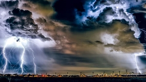 Fenomenele meteo extreme din România vin cu urmări grave. Climatologii lansează o ipoteză bulversantă: cum poate să arate țara noastră în viitor