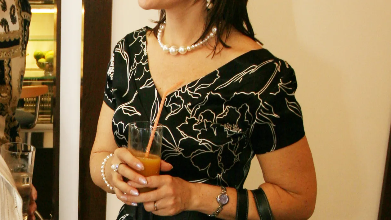 Marina Almasan rasufla usurata. A trecut examenele de la TVR si a filmat prima emisiune. Vezi ce s-a intamplat cu colegii ei