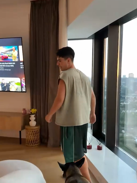 Cum arată penthouse-ul lui Bisoi. Are saună, sală și vedere spre lacul Herăstrău