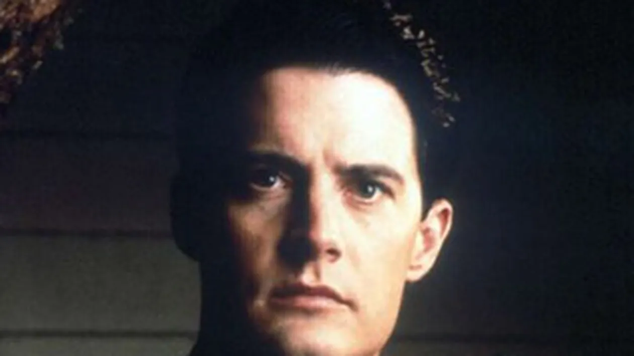 Vi-l mai amintiti pe Kyle MacLachlan, agentul Cooper din Twin Peaks? Ia uite ce bine arata la 52 de ani!