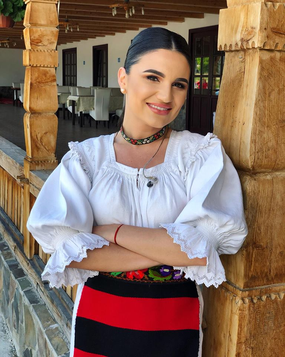 Drama unei cântărețe de la noi: „M-a lovit și m-a aruncat de pământ. A fost primul șoc care m-a marcat!”