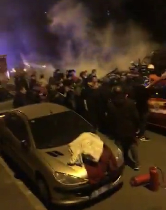 VIDEO / Imagini NECENZURATE de la accidentul groaznic din Capitală! Martorii filmau scenele de iad, victimele arse şi se aud exploziile: „Amândoi mişcă, nu sunt morţi!”