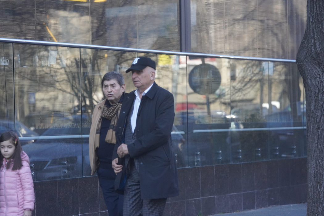 "Împăratul" Vlasov și "Regele tablelor" au mai schimbat câteva vorbe înainte de despărțire (Foto: CANCAN.RO)
