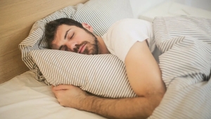 Cât de des se schimbă lenjeria de pat, de fapt! Ce poți să pățești dacă o folosești mai mult 