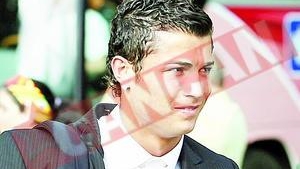 Ronaldo da 8.500 de euro doar pe impodobirea casei