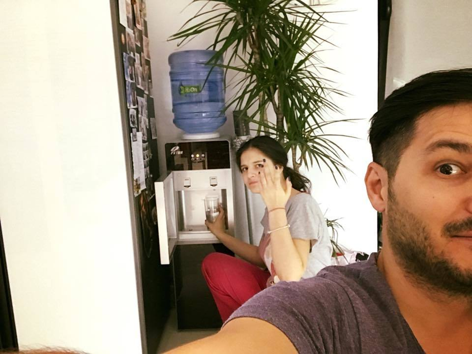 Anda Călin şi-a dus fetiţa în Orăşelul Copiilor şi a imortalizat momentul