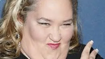 Ea este cea mai urâtă mireasă din lume! Uite ce rochie îngrozitoare a ales pentru ziua cea mare si in ce s-a încălţat