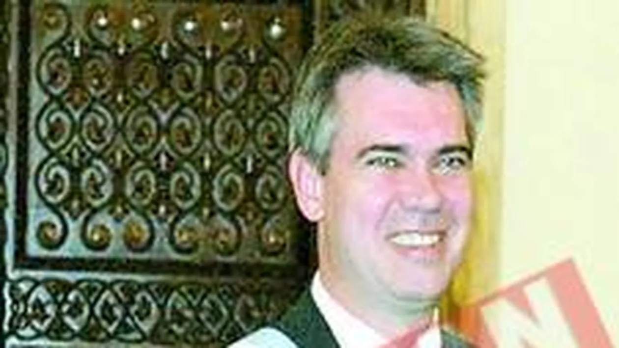 Michael Guest pleaca din diplomatie din cauza sotului