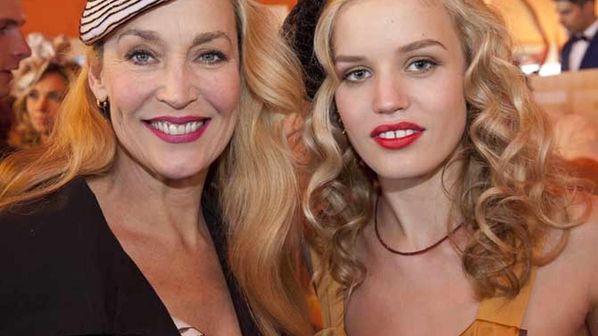 Asa mama, asa fiica: vedete superbe si fiicele lor, care le mostenesc look-ul
