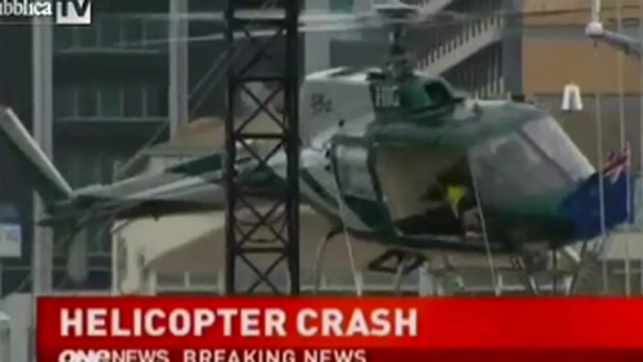 Un elicopter s-a prabusit in timp ce lucra la impodobirea unui brad de Craciun