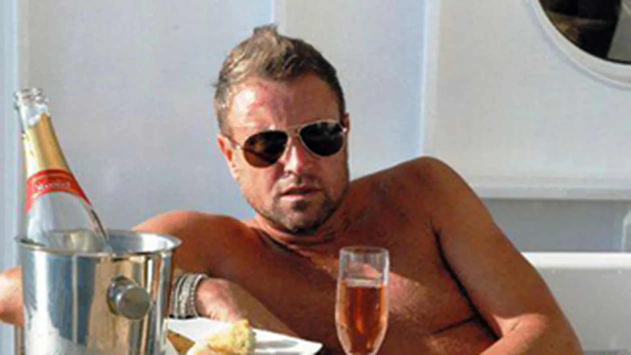 Lui Botezatu i s-a facut sila de romani! Ne e rusine sa recunoastem ca ne plac femeile care fac dragoste in fata noastra