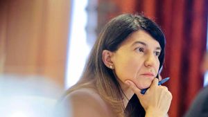 Fost ministru, atac la adresa Violetei Alexandru: „Se crede stăpână peste banii copiilor noștri”