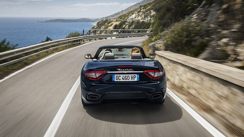 180.000 de euro a plătit Laurenţiu Reghecampf pe superbul Maserati GranCabrio