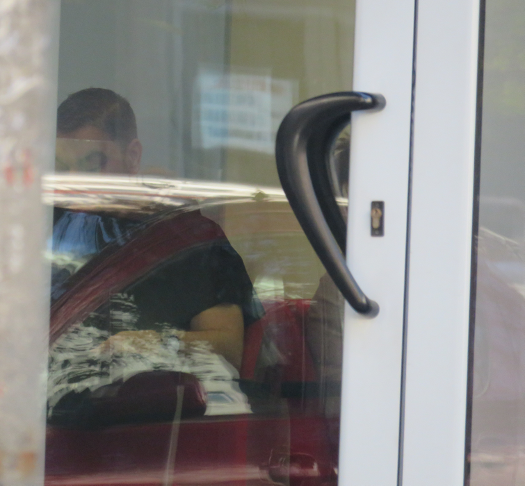 Florin Salam a mers  la bancă pentru un ”refill” la portofel