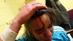Atentie, imagini socante! Bataie ca-n filme la un meci de fotbal feminin! Si barbatii au fost agresati