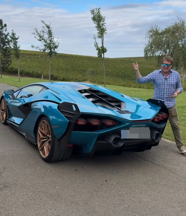 Milionarul Cristian Rusu este singurul român care are un Lamborghini Sian, iar vloggerul Shmee150 l-a testat. sursă - social media