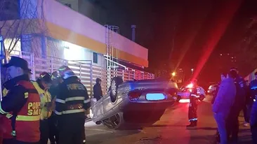 O mașină s-a răsturnat în București, la intersecția Brâncoveanu cu Târnava Mică. Ce au constatat polițiștii
