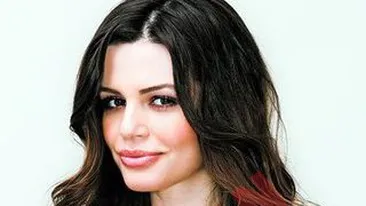 Monicai Columbeanu i-au fost schimbate parul si sprancenele