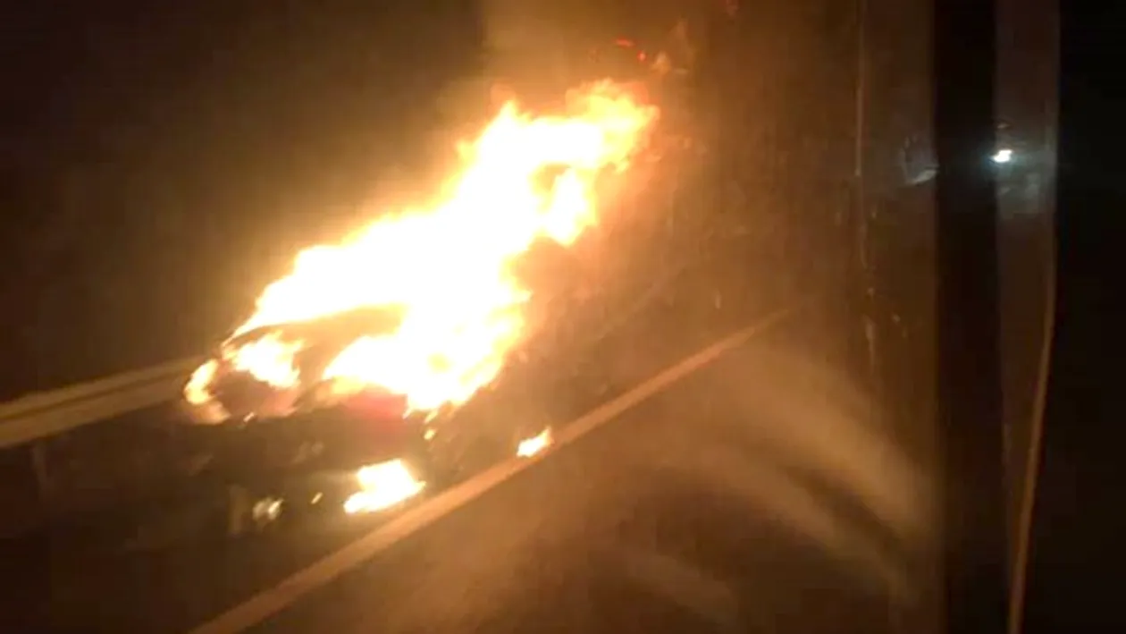 Accident teribil pe autostrada Timișoara – Lugoj! Două mașini s-au ciocnit, una a luat foc!