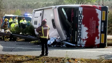 Grav accident în Spania! 5 morți și 16 răniți după ce autocarul a lovit un viaduct